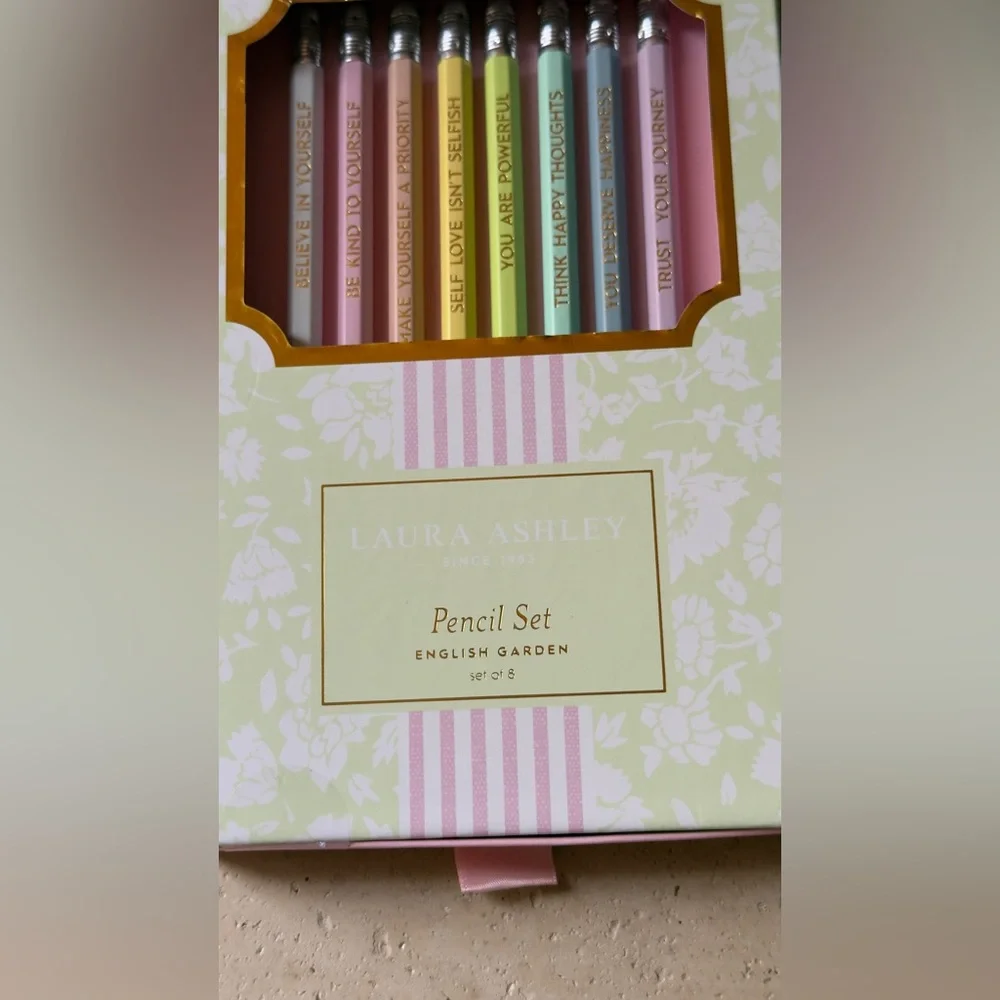 Laura Ashley English Garden Pastel Pencil Set‎ Of 8 Pencils NWT